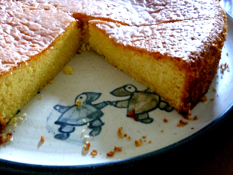P1010209.jpg - Unsere Kuchenspezialitäten servieren wir auf unserem eigenen Geschirr
