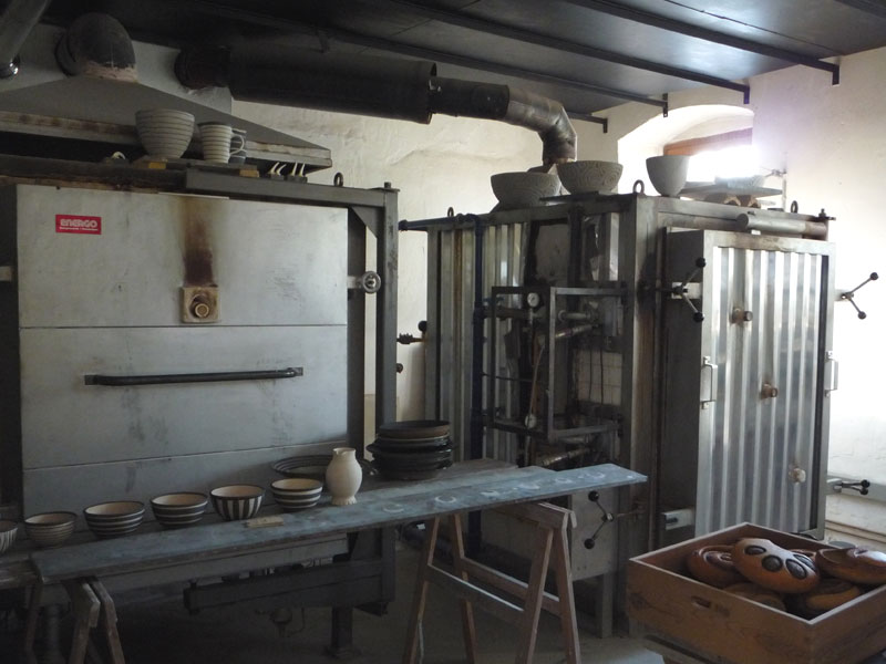 P1000385.JPG - Brennöfen - beide erreichen eine Temperatur von 1300 °C